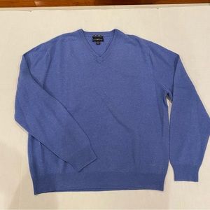 Club Room Estate Cashmere bright blue V-neck sweater size L like new